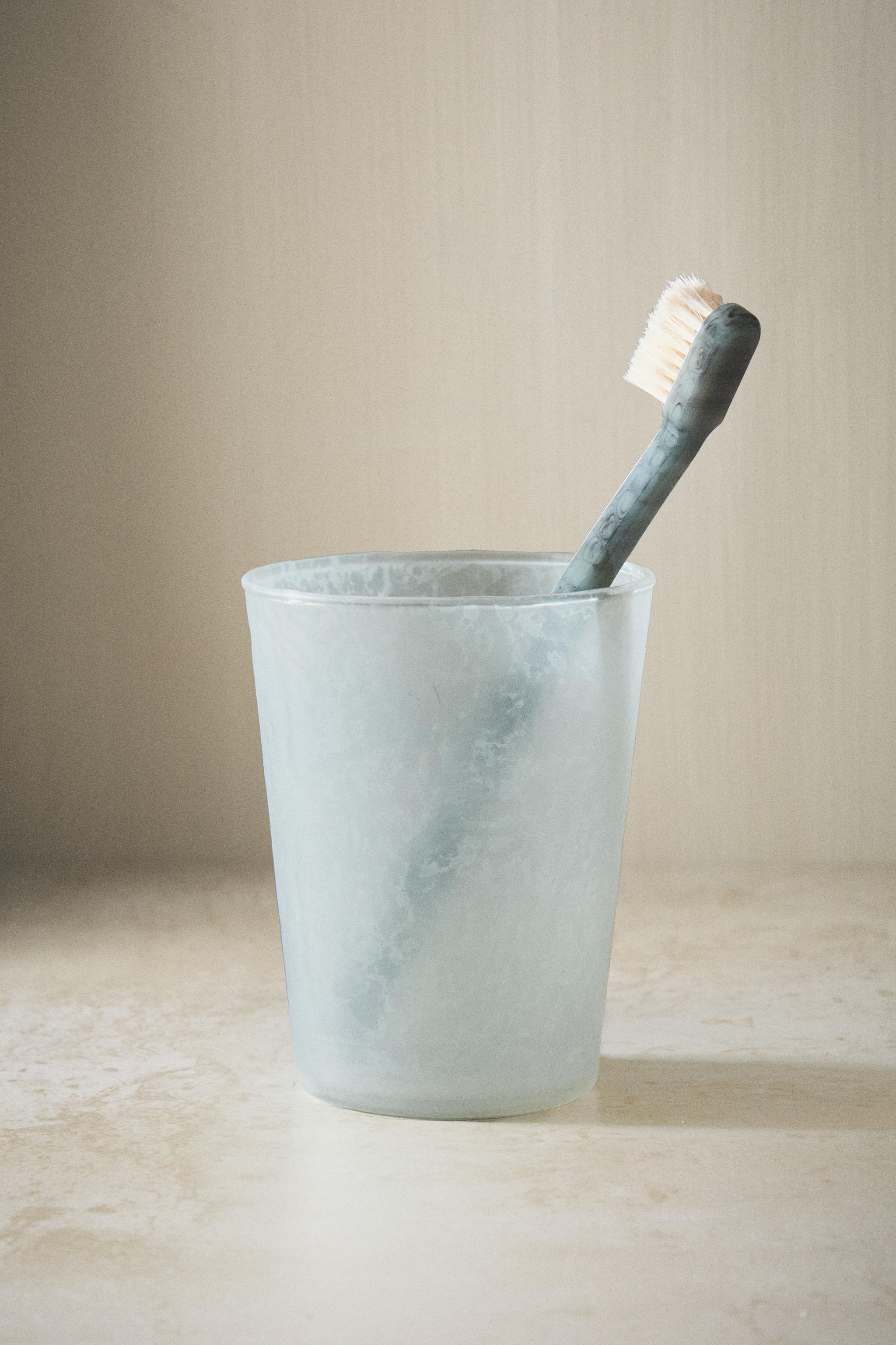 FROSTED GLASS TOOTHBRUSH HOLDER